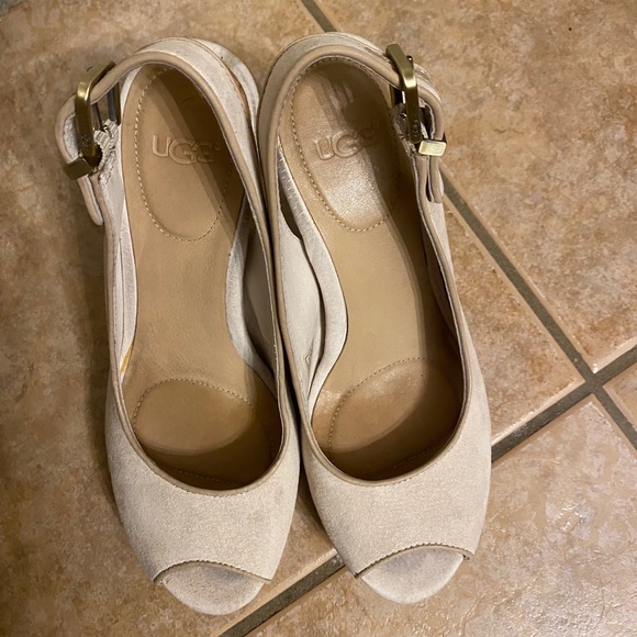 UGG peep toe heels size 6 - Picture 5 of 9